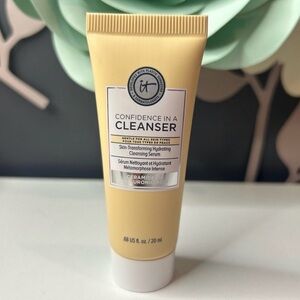 ⭐️ IT Cosmetics Confidence in a Cleanser